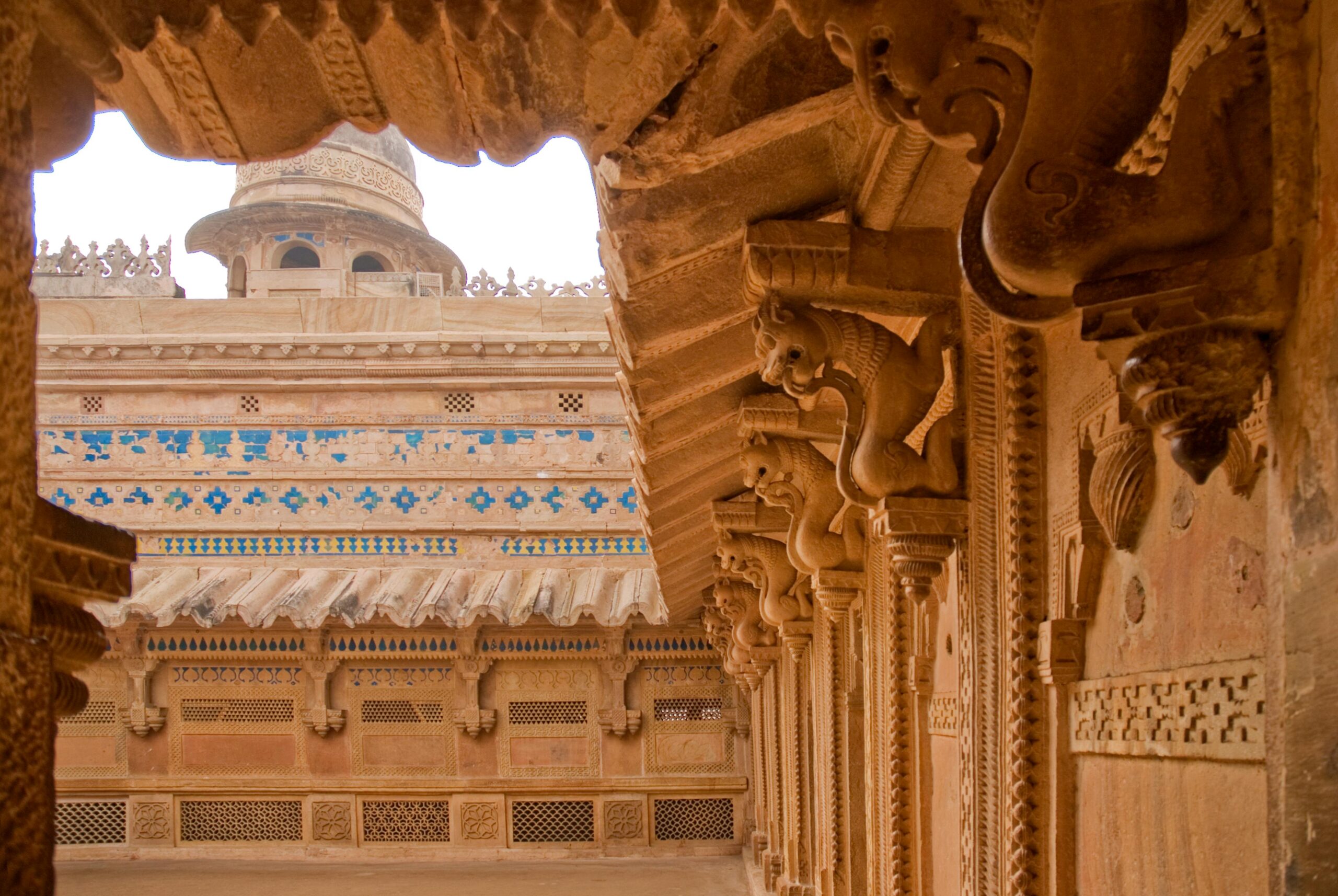 Exploring the Untamed Beauty of the Thar Desert: A First-Timer’s Guide to Jaisalmer & The Sam Sand Dunes – Forts, Camel Safaris and Stargazing Jaisalmer Fort interior details - India travel guide